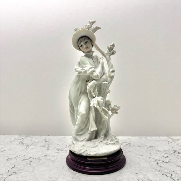 Giuseppe Armani Florence Italy CLAIRE Figurine 0654 F - Domina Con Ombrellino
